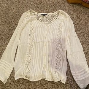 PRETTY WHITE AMERICAN EAGLE BLOUSE
